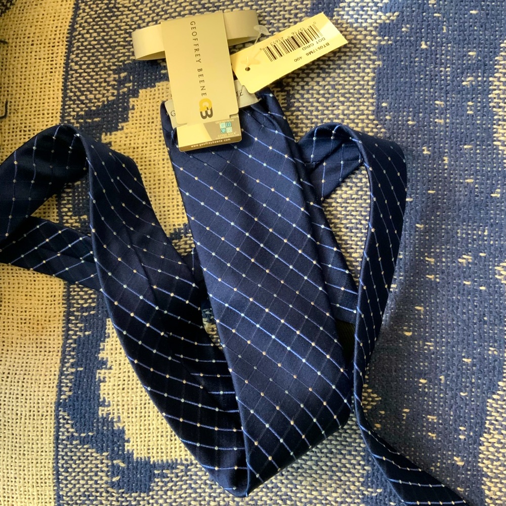 Geoffrey Beene silk tie